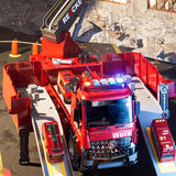 Feuerwehr Spielzeug mit Wasserstrahl, Transformierbare Rettungsfahrzeug mit Leiter, Spielzeug Auto mit Rennstrecke für Indoor & Outdoor, Geschenk für Jungen Mädchen ab 3 Jahre - Image 7